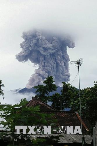 Indonesia đóng cửa sân bay quốc tế trên đảo Bali vì núi lửa phun trào ảnh 1